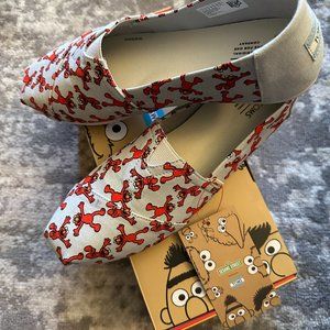 Tom's Classic Light Grey Elmo Printed Canvas Size 10 New in Box